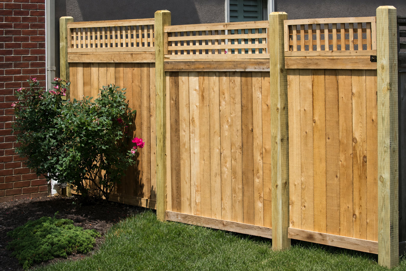 Privacy fence installation in Burlingame, CA